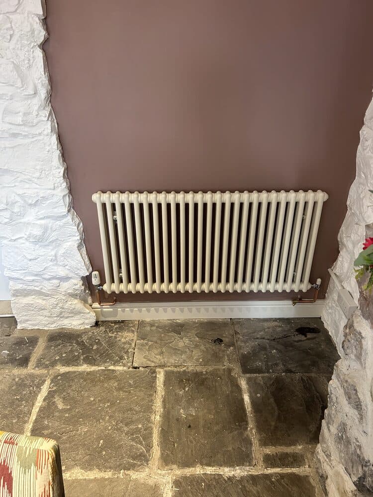 Traditional column radiator installed by Splix