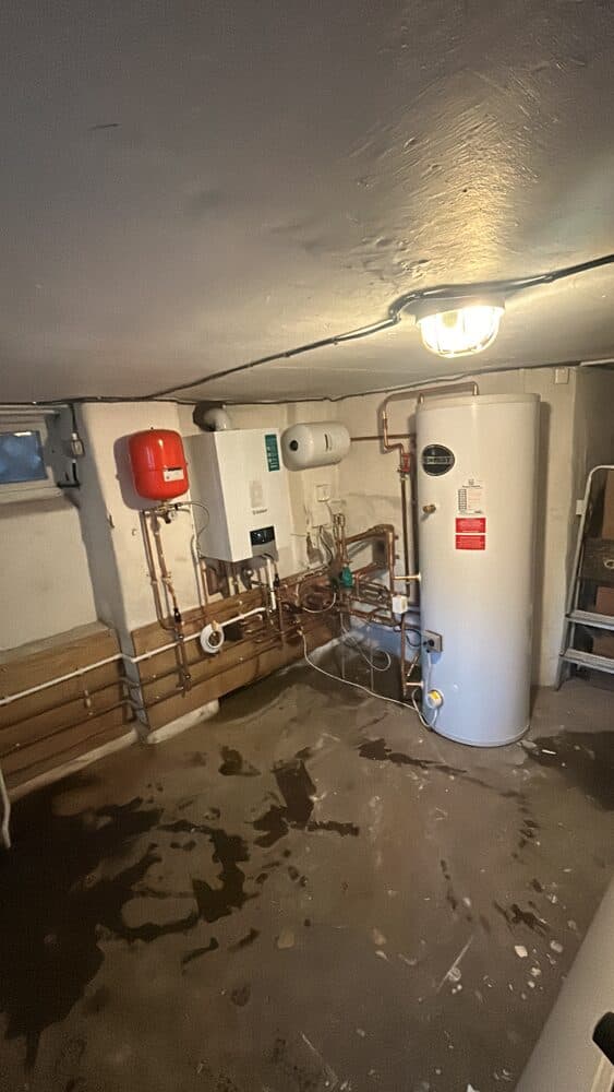 Hot water cylinder installation with copper pipework