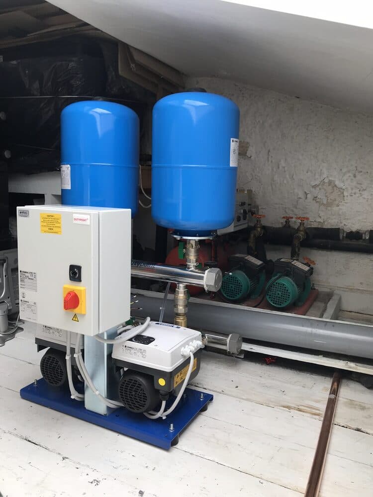 Twin-pump water pressure booster set installed by Splix